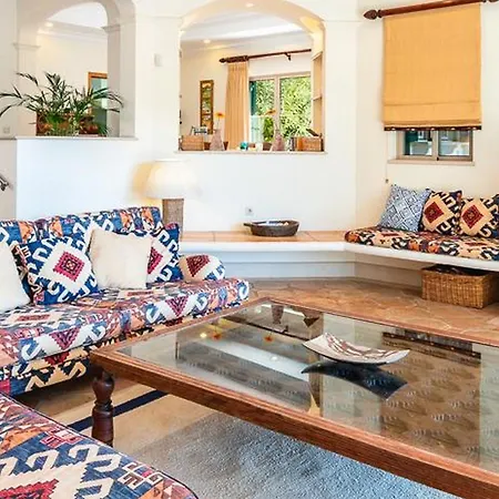 شقة Traditional With Pool Large Garden